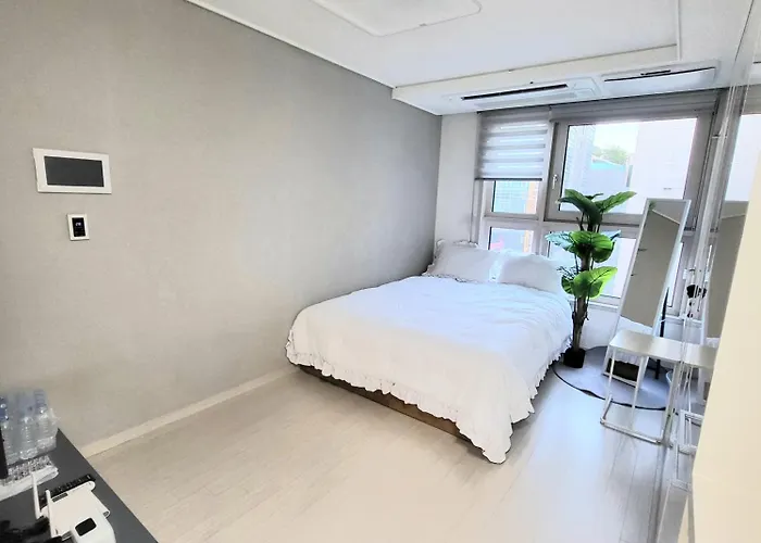 1 Min To Sinnonhyeon Cute And Cozy House# Netflix