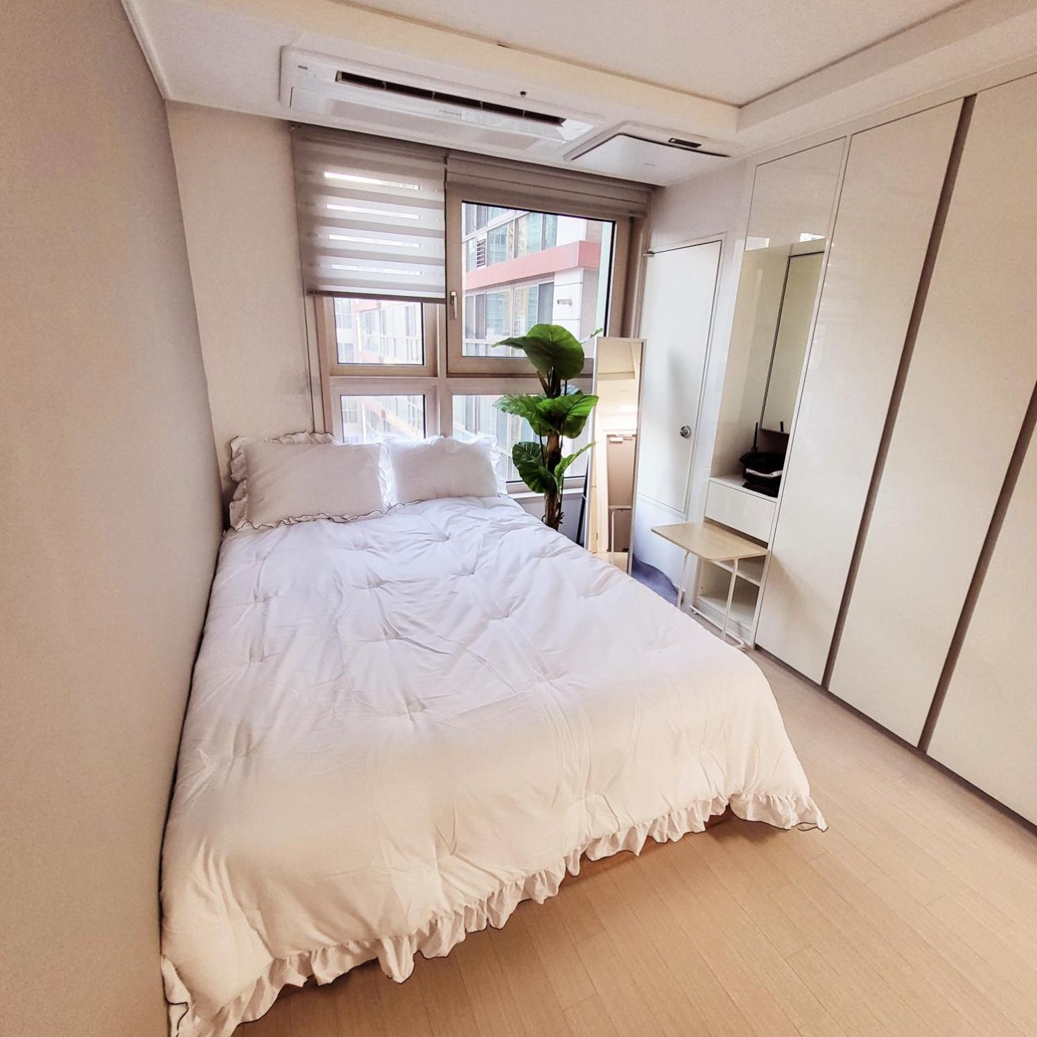 1 Min To Sinnonhyeon Cute And Cozy House# Netflix Apartment *