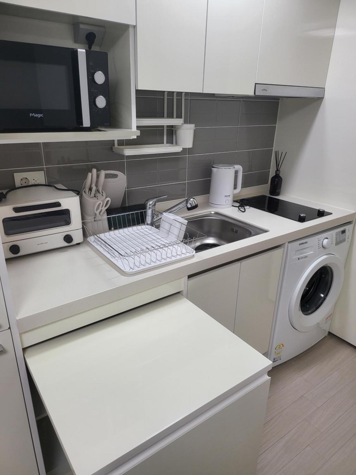 1 Min To Sinnonhyeon Cute And Cozy House# Netflix Apartment
